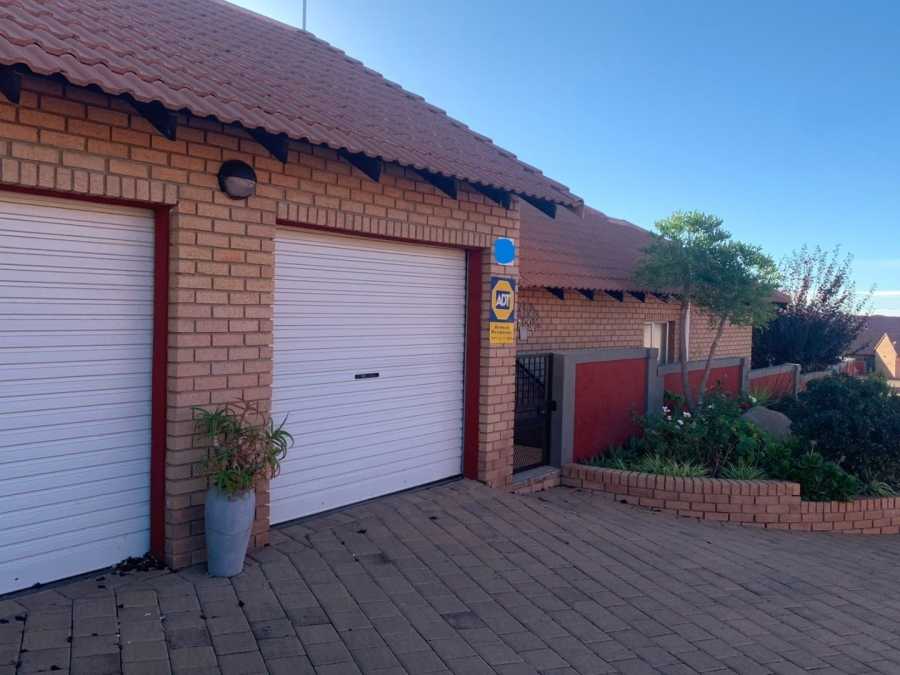 To Let 3 Bedroom Property for Rent in Pentagon Park Free State